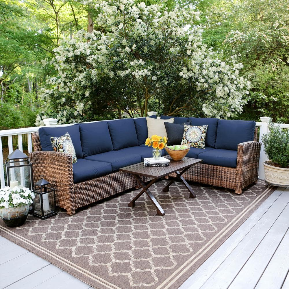 Dalton 5-Piece Wicker Outdoor Sectional Set with Navy Cushions