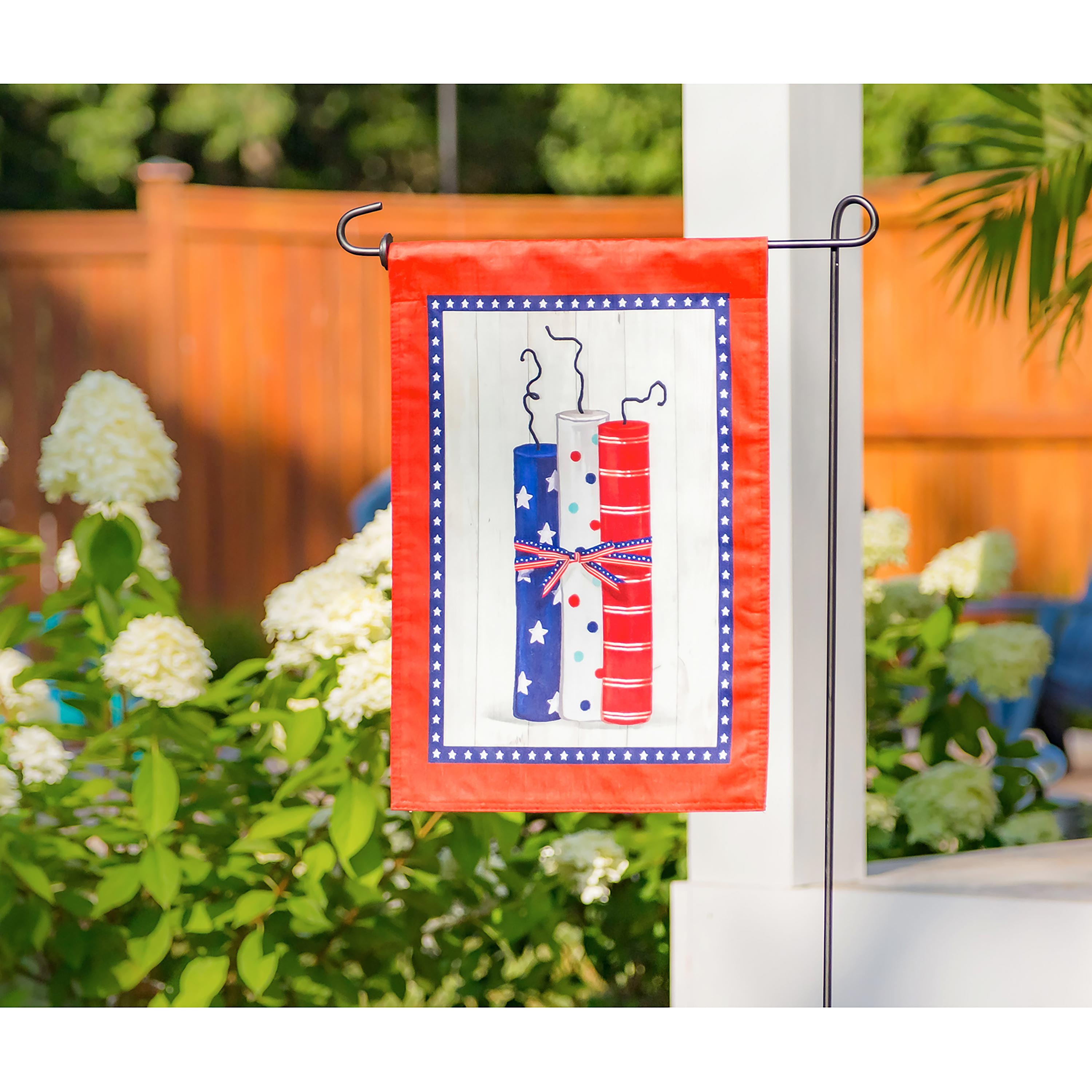 Americana Firecrackers Garden Strie Flag