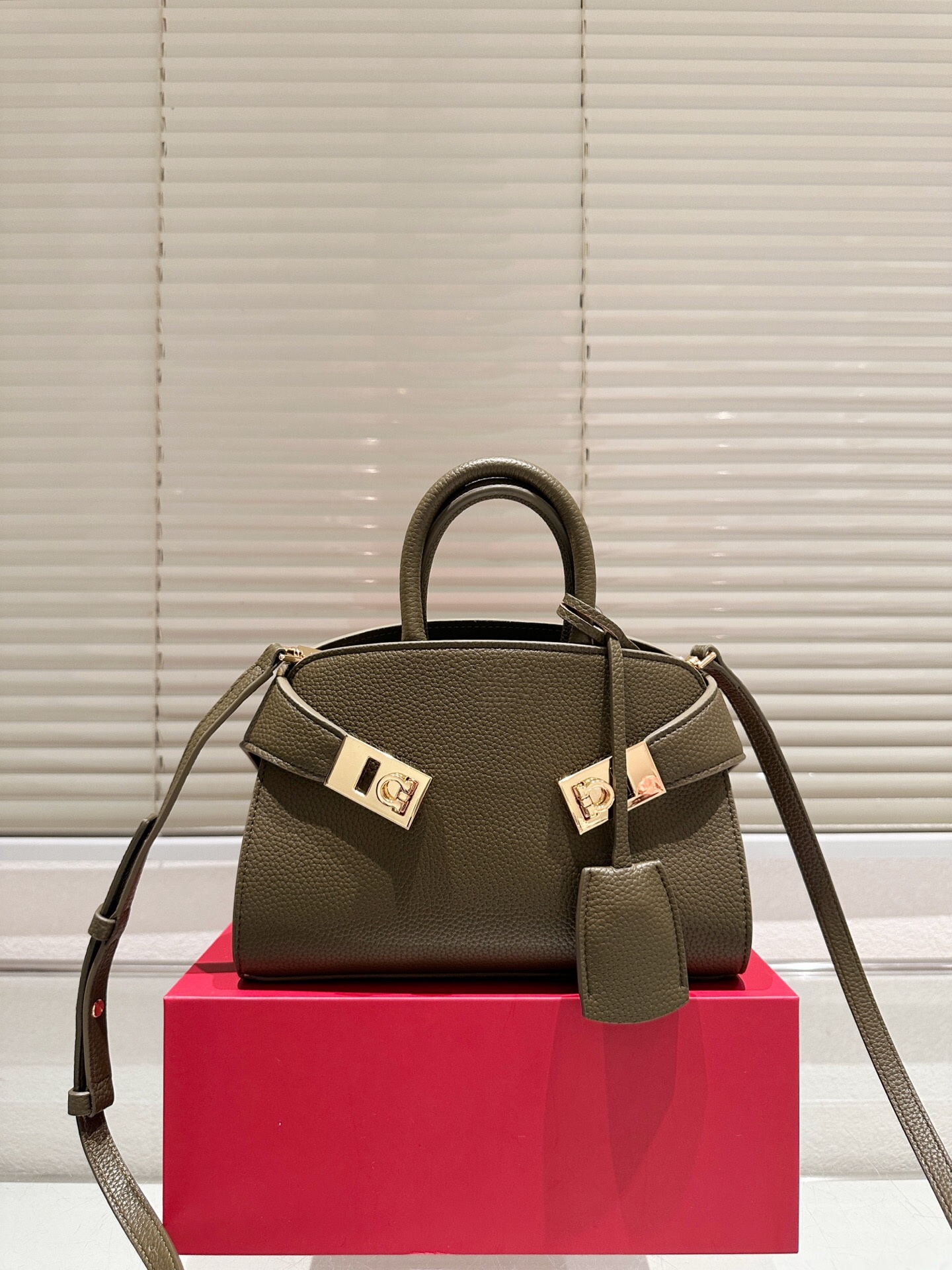 A682- AAAA Solid color simple corduroy cosmetic bag travel portable carry-on clutch bag with zipper toiletries sorage bag