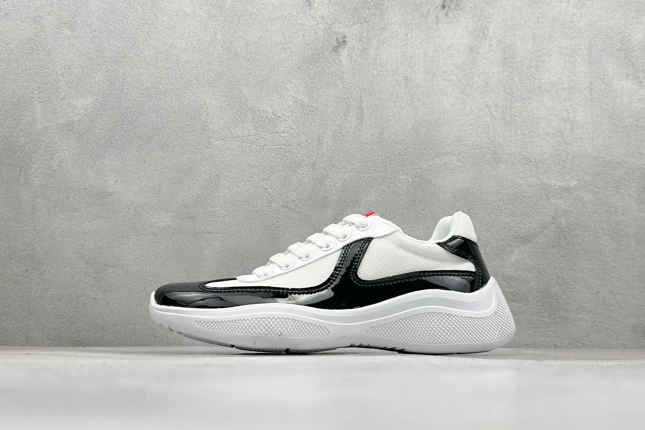 AAAA ss308 p***a Designer Shoes Men's shoes 2025 autumn new sports casual shoes patent leather bright leather men and women couple sneakers