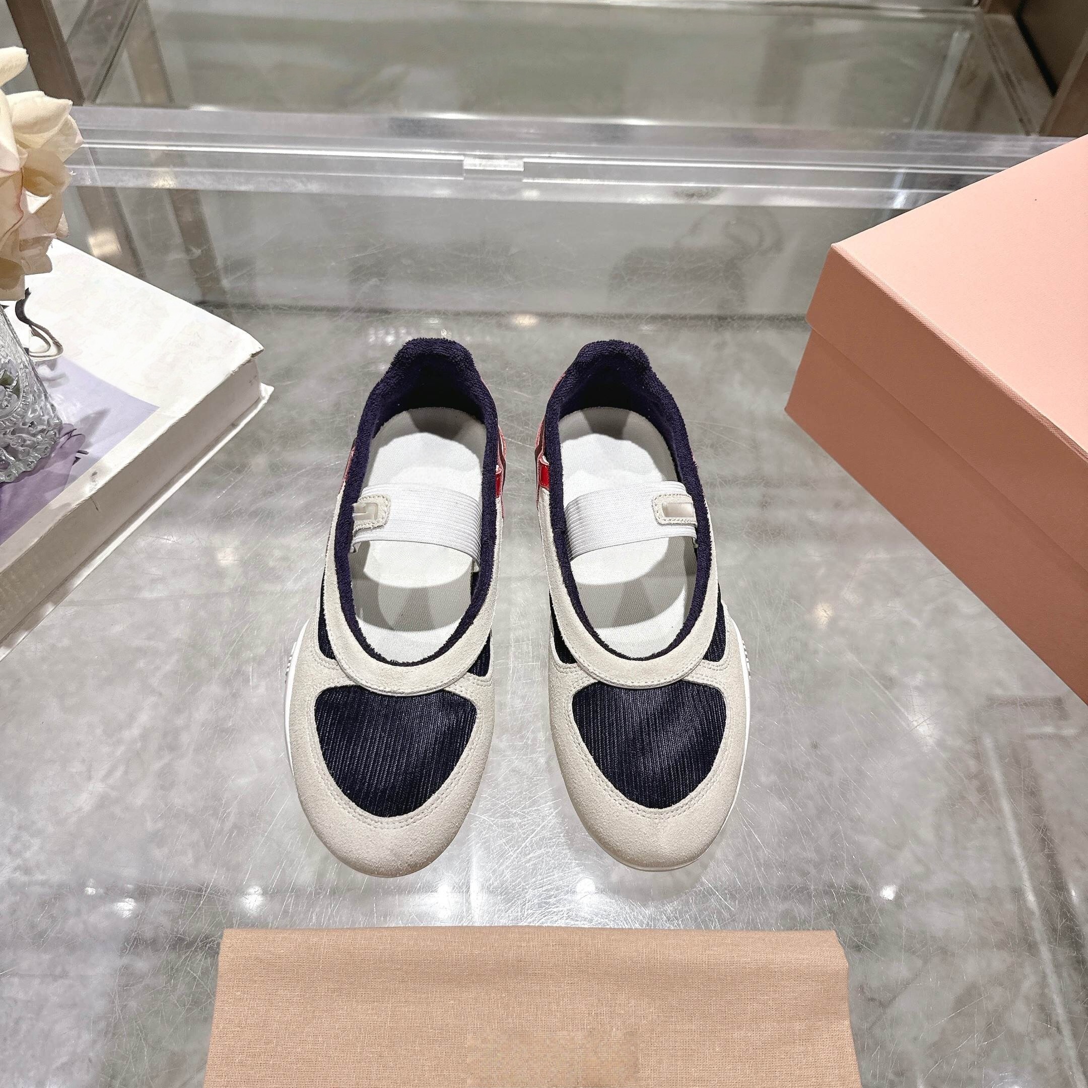 AX153-AAAA Thick-soled fashionable running shoes, soft sole, comfortable and breathable flying woven shoes for women