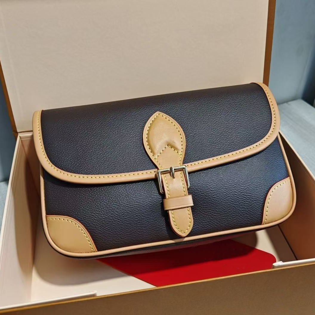 Designer Bags Shoulder Bag Leather Old Flower Handbag Baguette Canvas Wide Strap Embroidery Design Embossed Letters Stylish Buckle closure outdoors