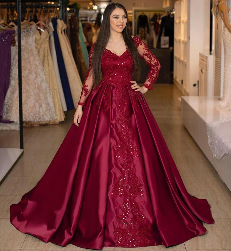 Burgundy Long Sleeves Lace Ball Gown Prom Dresses with Beaded Appliques V Neck Court Train Plus Size Formal Evening Party Gowns