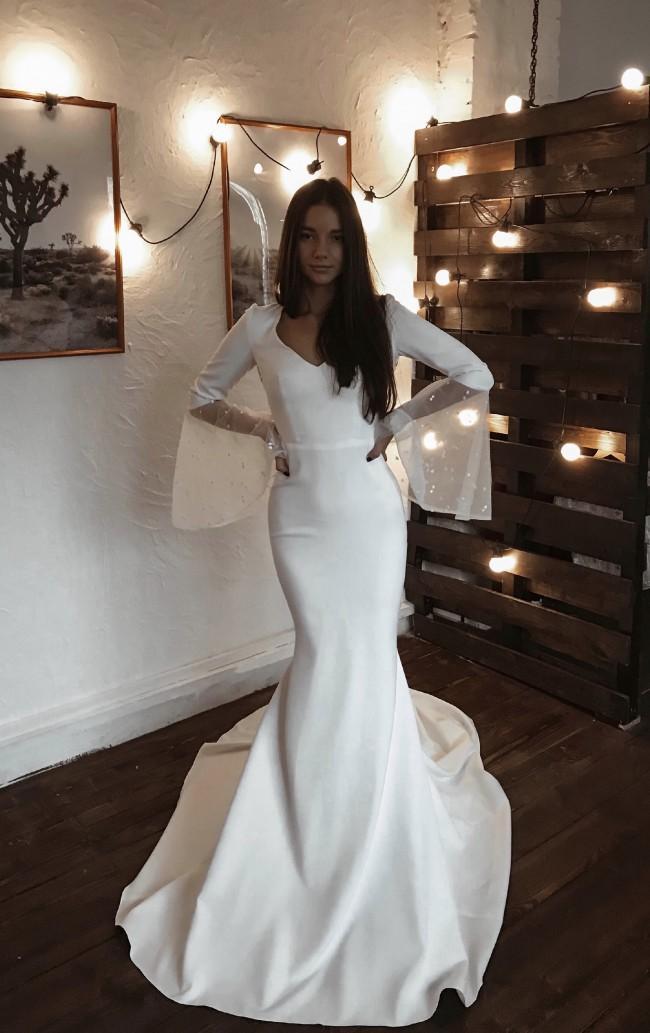 Customized V Neck Long Sleeves Mermaid Evening Dresses Court Train Satin Open Back Formal Special Occasin Prom Party Gowns