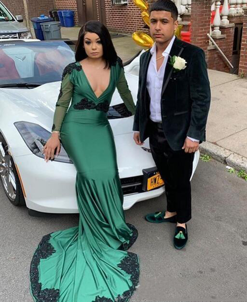 Dark Green V Neck Long Sleeves Mermaid Evening Dresses with Appliques Sweep Train Satin Special Occasion Prom Gowns