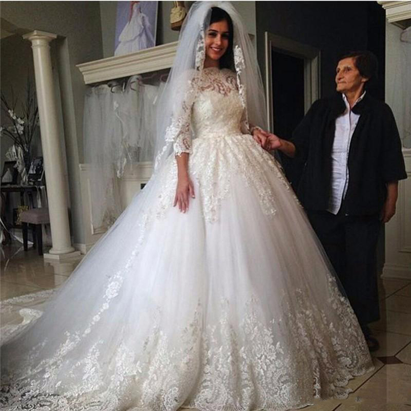 Vintage 3/4 Long Sleeves Lace Ball Gown Wedding Dresses with Appliques Beteau Neck Sweep Train Lace Up Back Plus Size Bridal Gowns