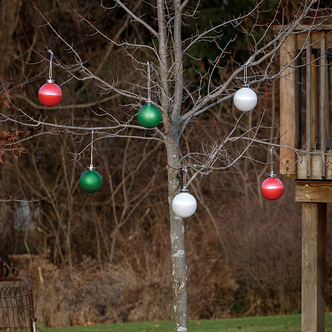 LED Outdoor Hanging Globe Ornament (Set of 3) - White